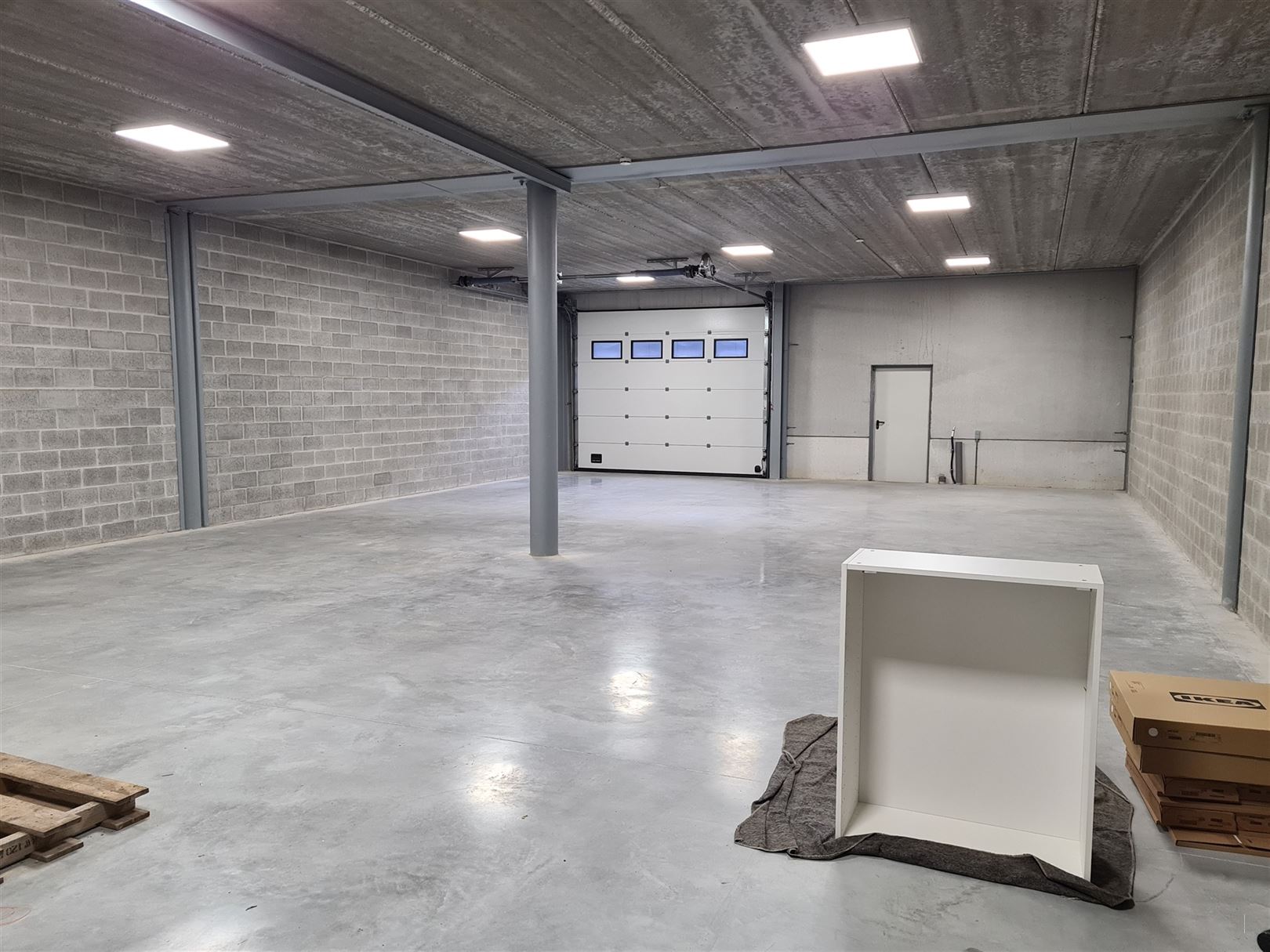 Bedrijfsgebouw te 2220 HEIST-OP-DEN-BERG (België) - Prijs € 900