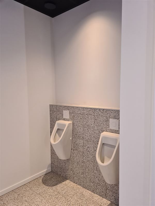 Foto 6 : Bedrijfsgebouw te 2220 HEIST-OP-DEN-BERG (België) - Prijs € 900