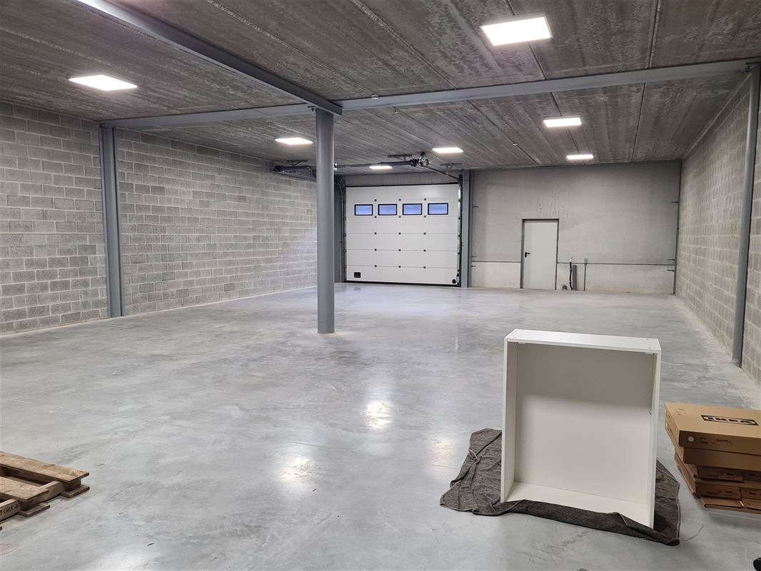 Foto 1 : Bedrijfsgebouw te 2220 HEIST-OP-DEN-BERG (België) - Prijs € 900