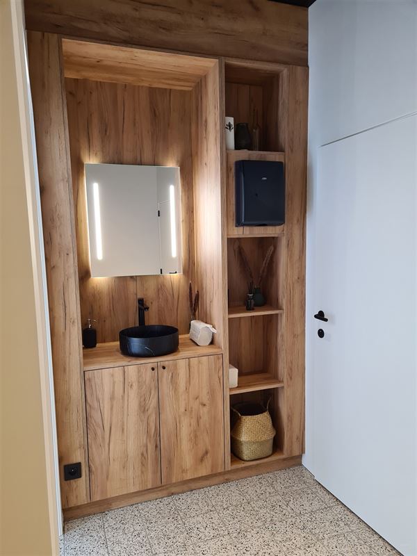 Foto 7 : Bedrijfsgebouw te 2220 HEIST-OP-DEN-BERG (België) - Prijs € 900