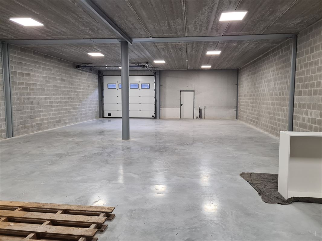Foto 3 : Bedrijfsgebouw te 2220 HEIST-OP-DEN-BERG (België) - Prijs € 900