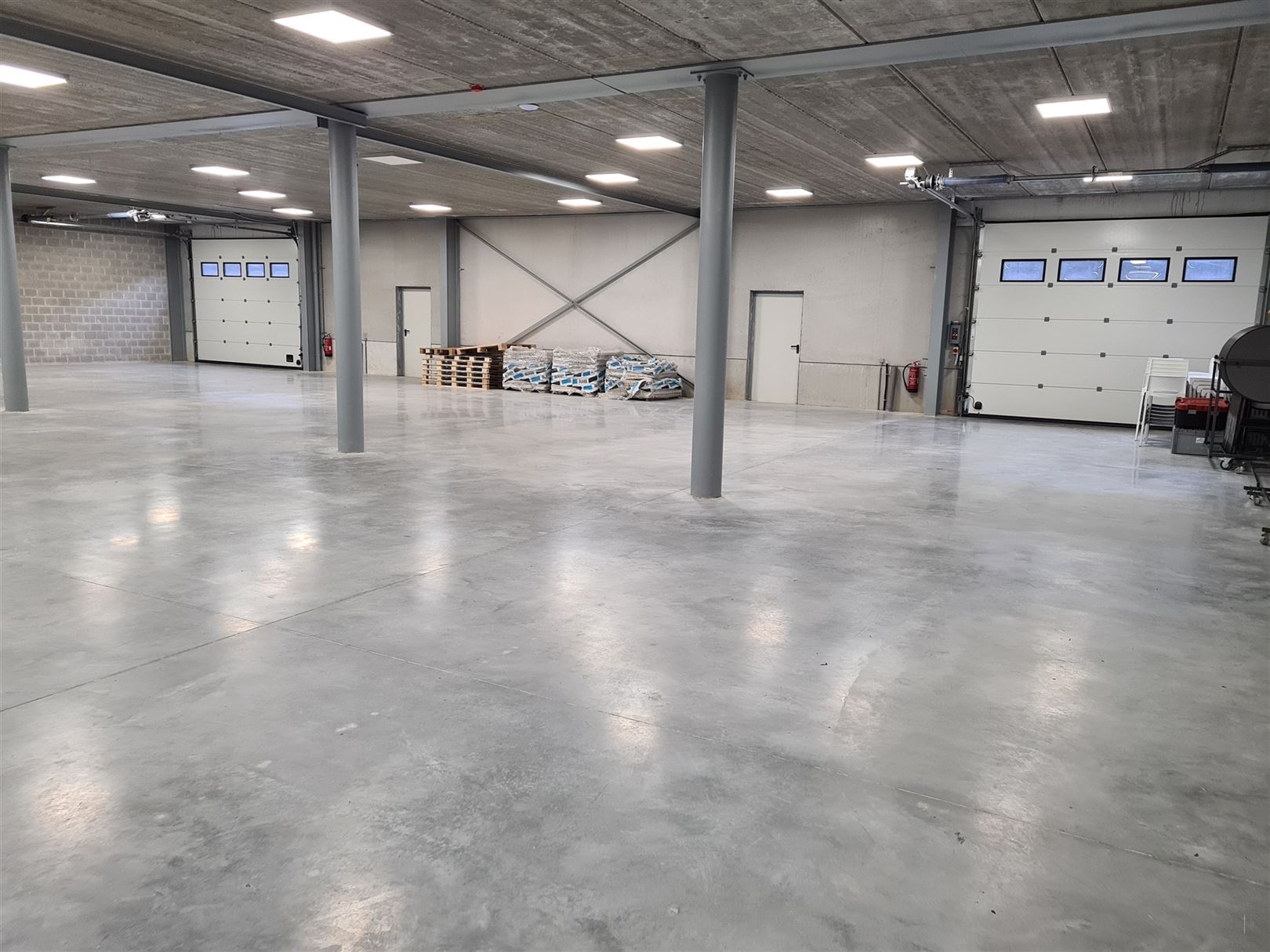 Bedrijfsgebouw te 2220 HEIST-OP-DEN-BERG (België) - Prijs &euro; 1.380