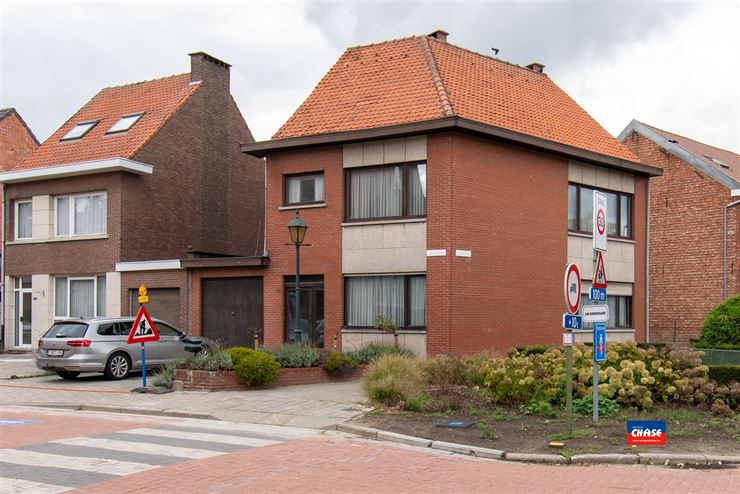 Foto 1 : Half open bebouwing te 2620 HEMIKSEM (België) - Prijs € 295.000
