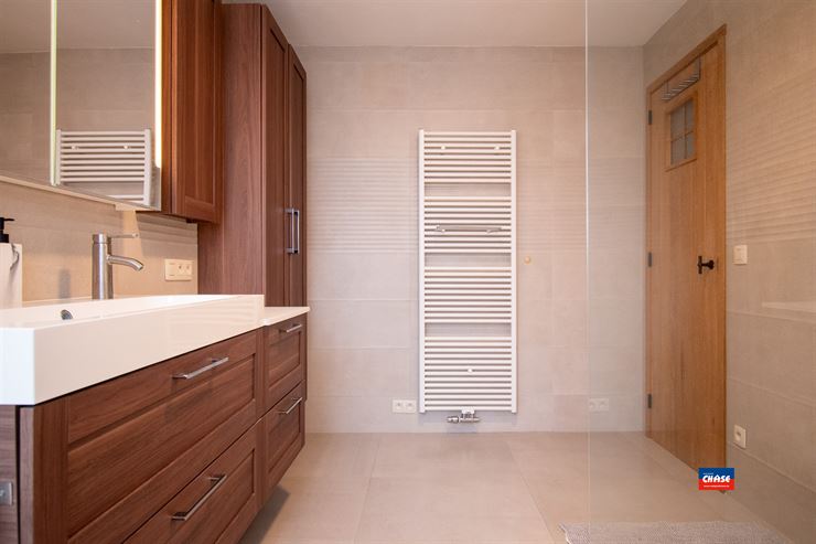 Foto 12 : Rijwoning te 2660 HOBOKEN (België) - Prijs &euro; 425.000