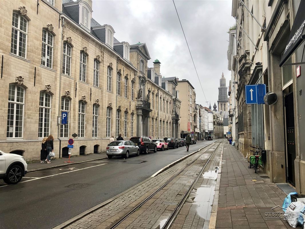 Let OP : Moto- of bakfiets staanplaats