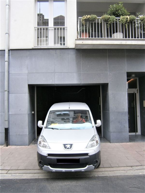 Ruime staanplaatsen in veilige parkeergarage centrum  vlak bij De Meir