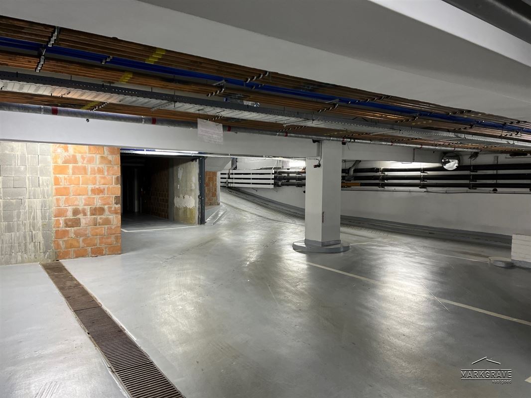 Ruime staanplaatsen in veilige parkeergarage centrum  vlak bij De Meir