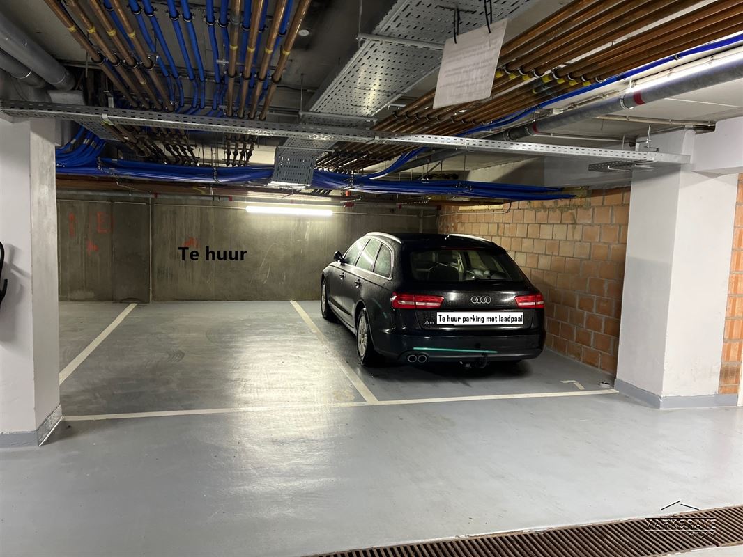 Ruime staanplaatsen in veilige parkeergarage centrum  vlak bij De Meir