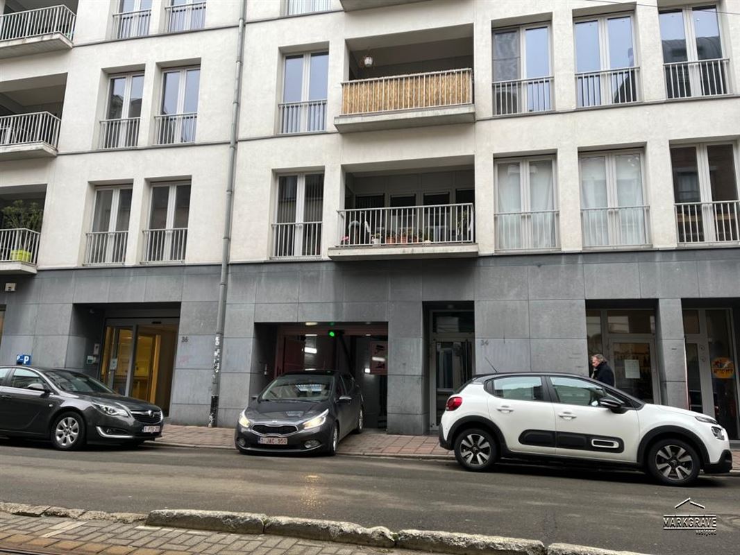 Ruime staanplaatsen in veilige parkeergarage centrum  vlak bij De Meir