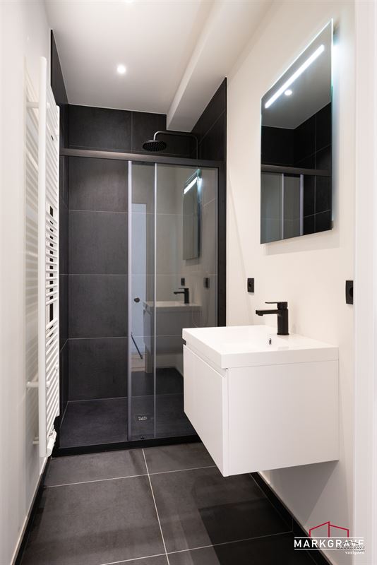 Unieke duplex appartement Antwerpen -penthouse, art Deco, groot dakterras, energetisch gerenoveerd & instapklaar-