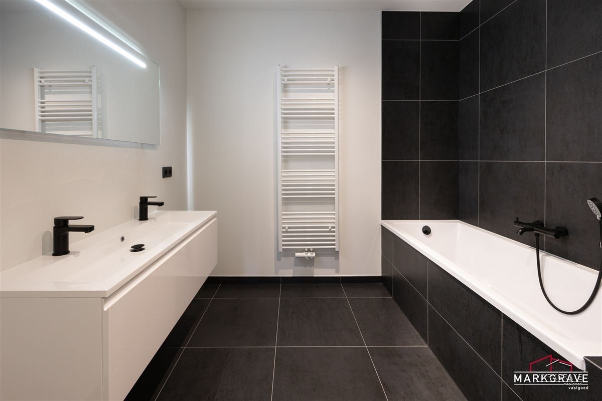 Unieke duplex appartement Antwerpen -penthouse, art Deco, groot dakterras, energetisch gerenoveerd & instapklaar-