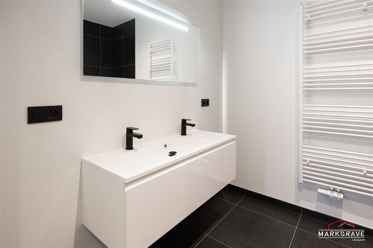 Unieke duplex appartement Antwerpen -penthouse, art Deco, groot dakterras, energetisch gerenoveerd & instapklaar-