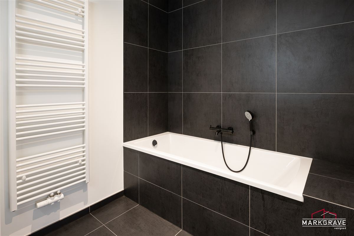 Unieke duplex appartement Antwerpen -penthouse, art Deco, groot dakterras, energetisch gerenoveerd & instapklaar-