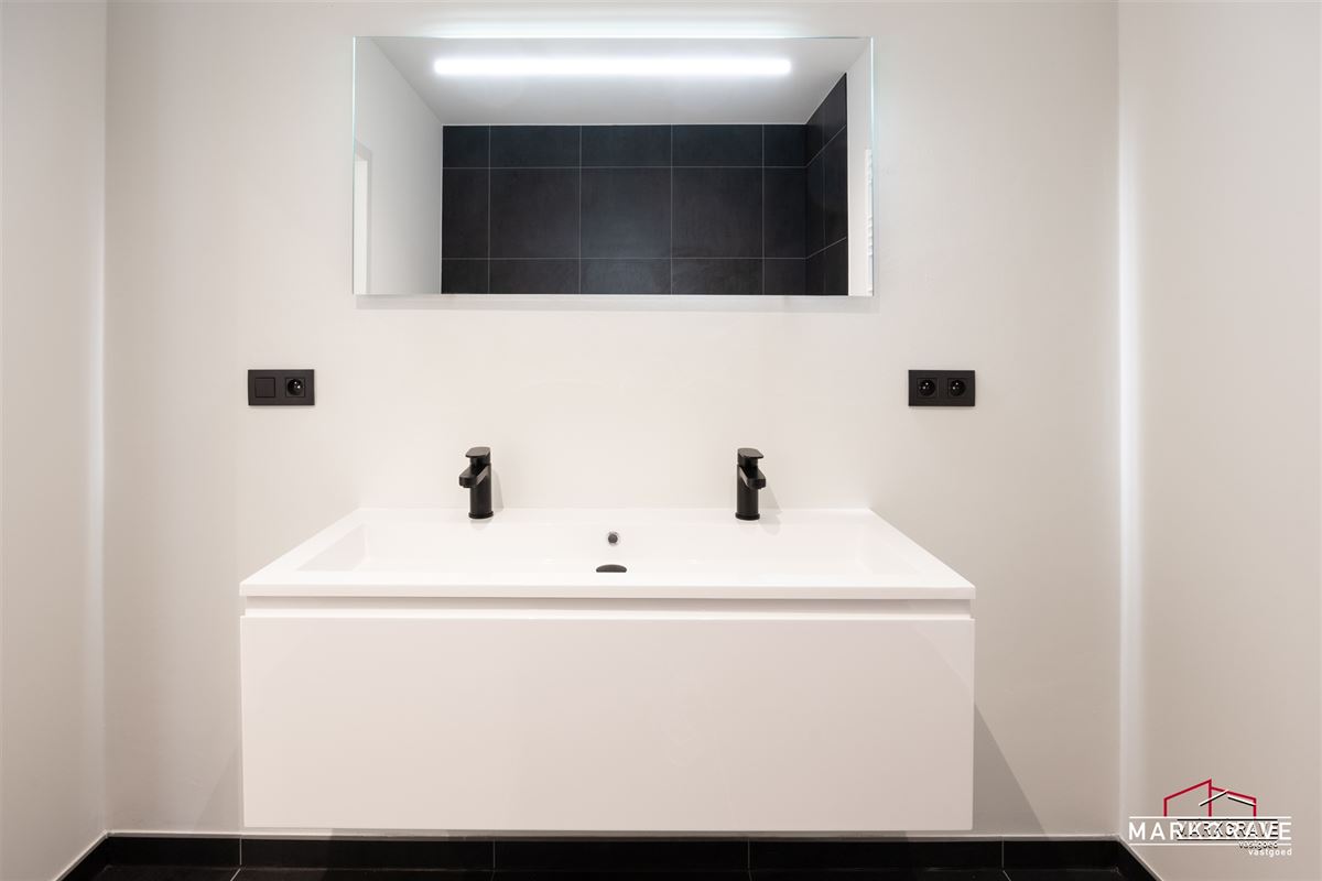 Unieke duplex appartement Antwerpen -penthouse, art Deco, groot dakterras, energetisch gerenoveerd & instapklaar-