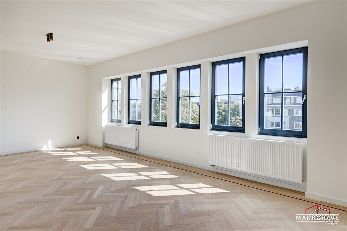 Unieke duplex appartement Antwerpen -penthouse, art Deco, groot dakterras, energetisch gerenoveerd & instapklaar-