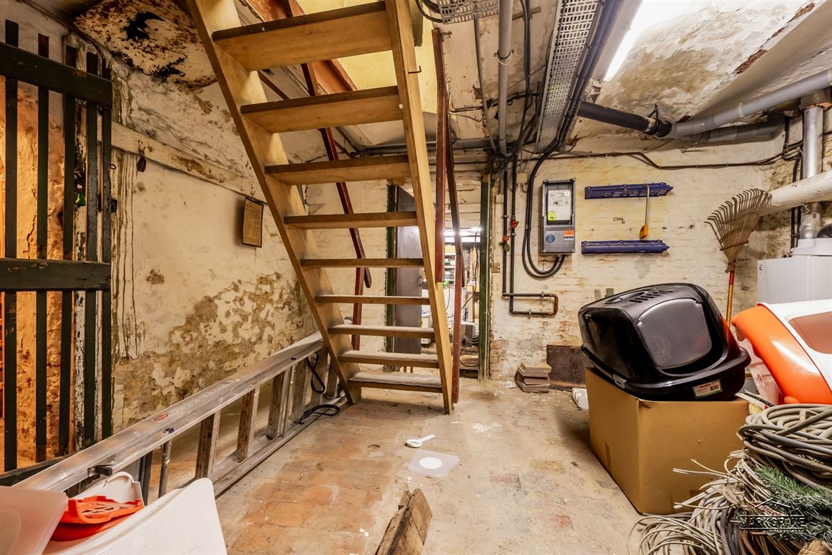 Herenhuis met stadstuin dakterras & parking