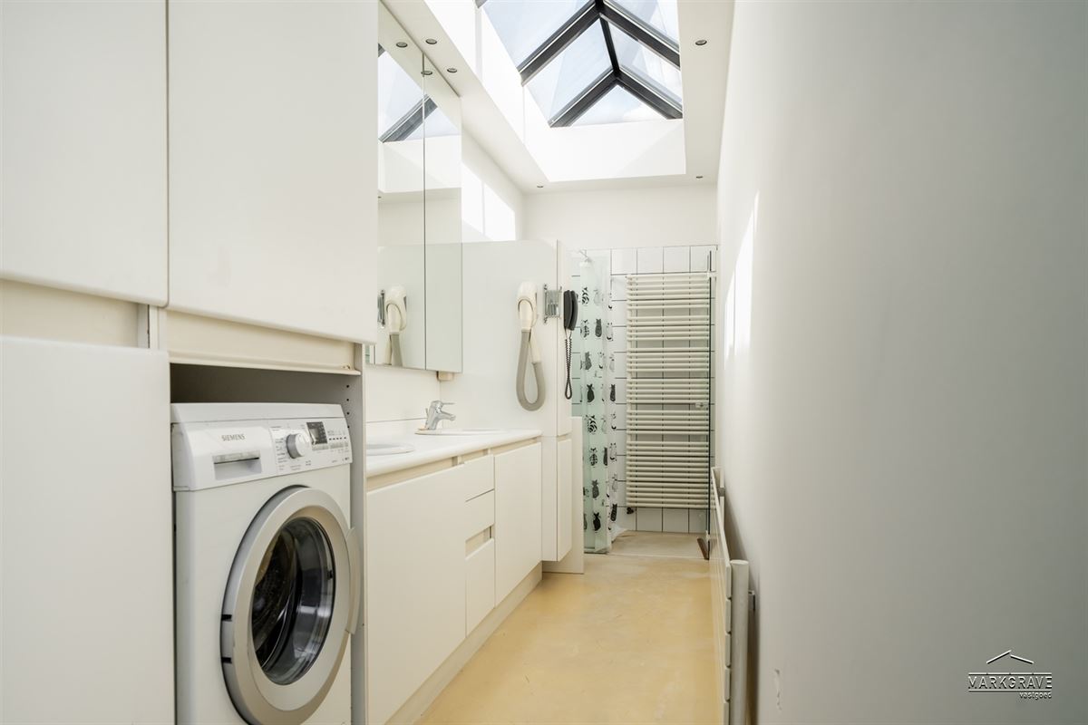 Herenhuis met stadstuin dakterras & parking