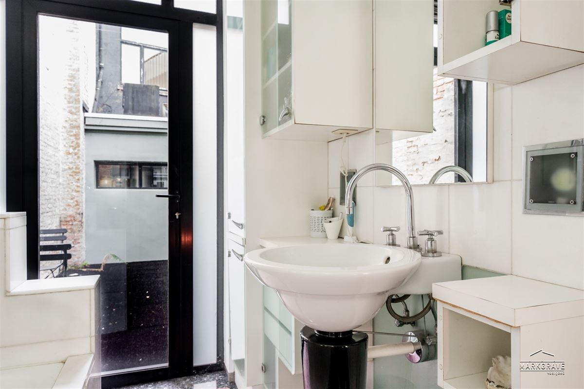 Herenhuis met stadstuin dakterras & parking