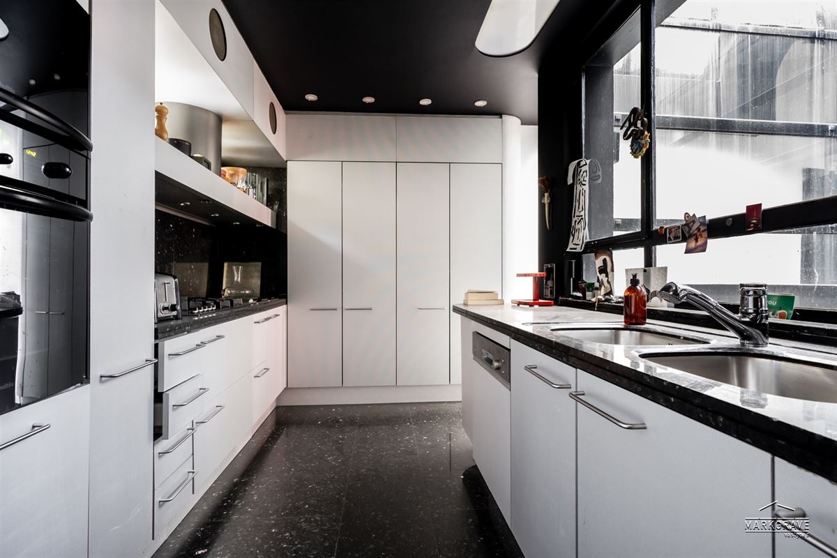 Herenhuis met stadstuin dakterras & parking