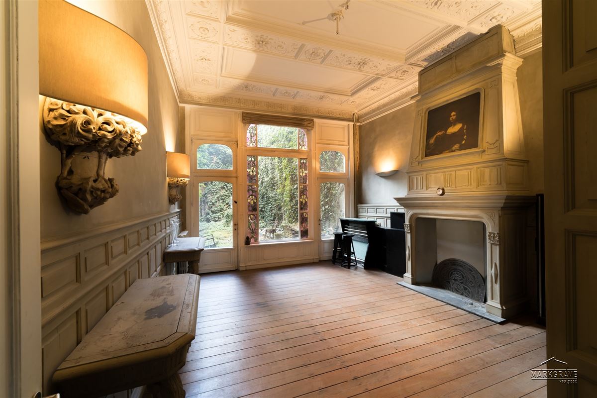 Herenhuis met stadstuin dakterras & parking