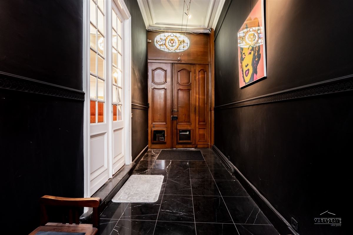 Herenhuis met stadstuin dakterras & parking