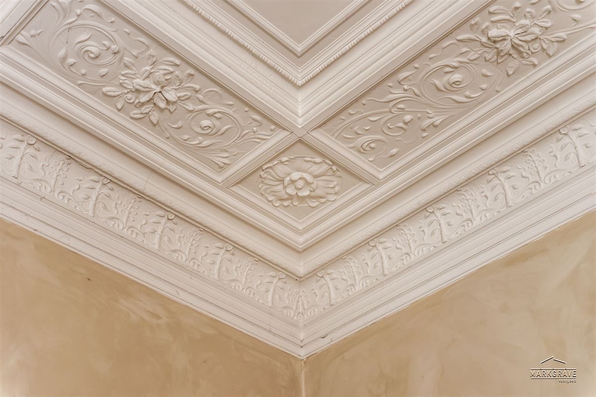 Herenhuis met stadstuin dakterras & parking