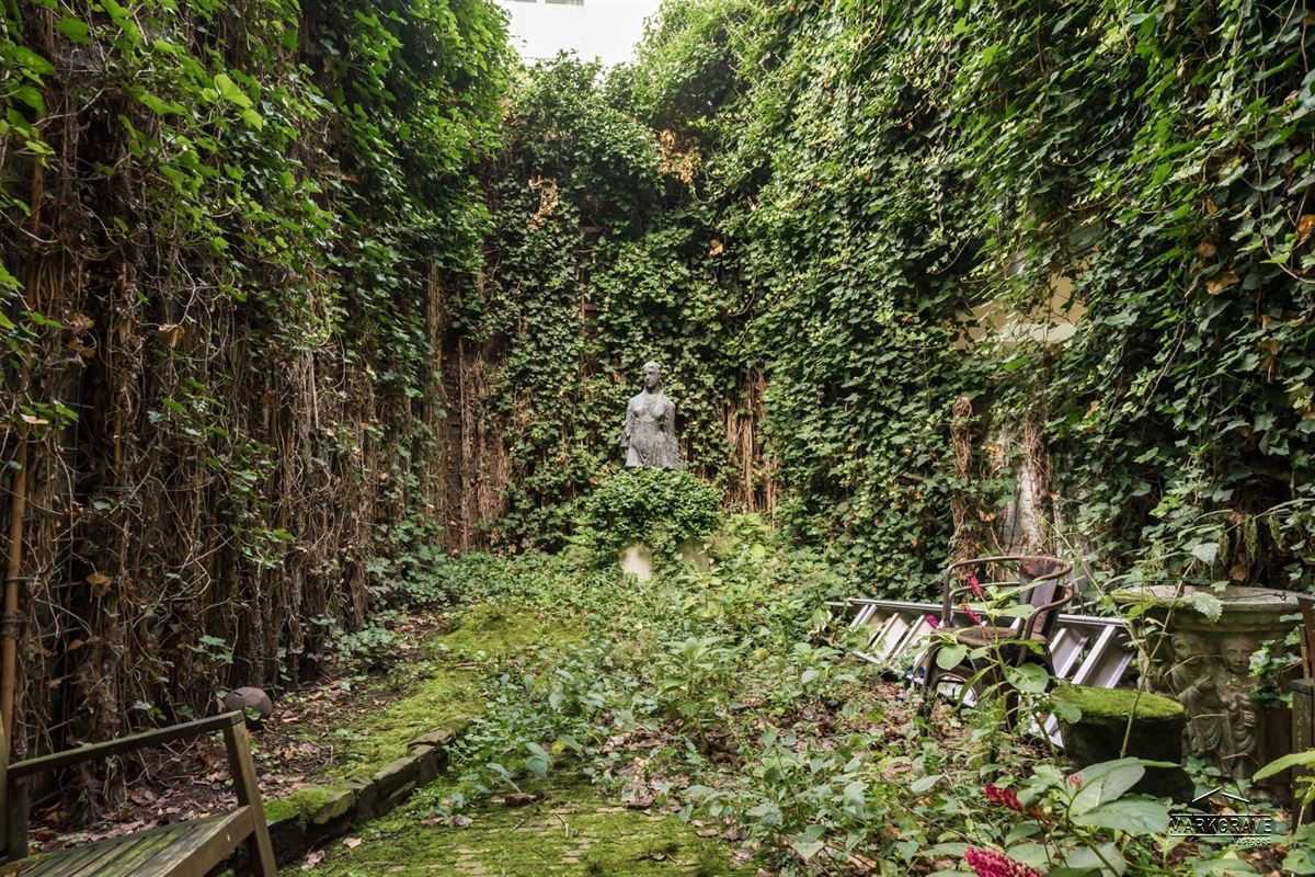 Herenhuis met stadstuin dakterras & parking