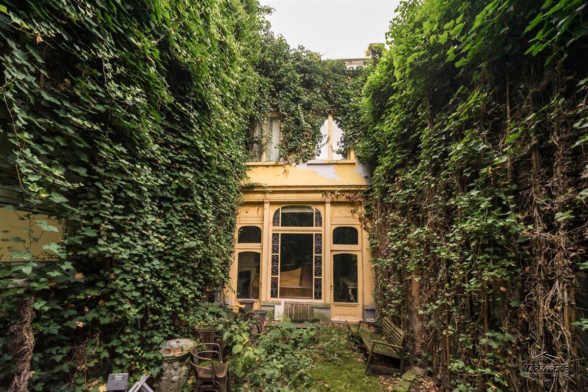 Herenhuis met stadstuin dakterras & parking