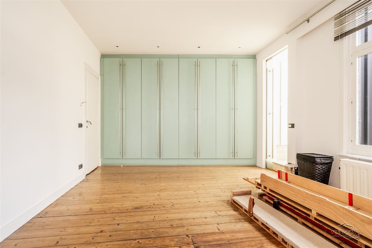 Herenhuis met stadstuin dakterras & parking