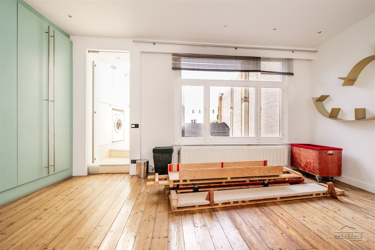 Herenhuis met stadstuin dakterras & parking