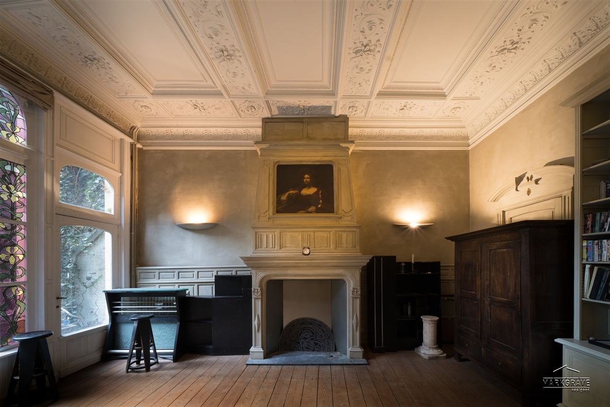 Herenhuis met stadstuin dakterras & parking