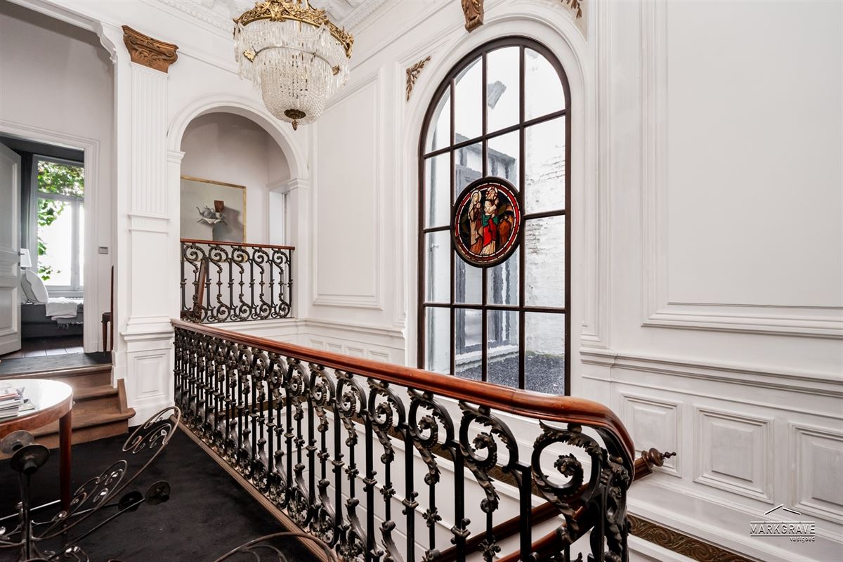 Herenhuis met stadstuin dakterras & parking