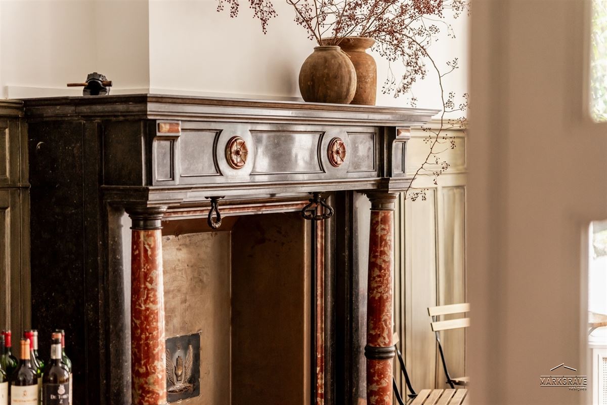 Karaktervol appartement in beaux-artstijl met authentieke elementen