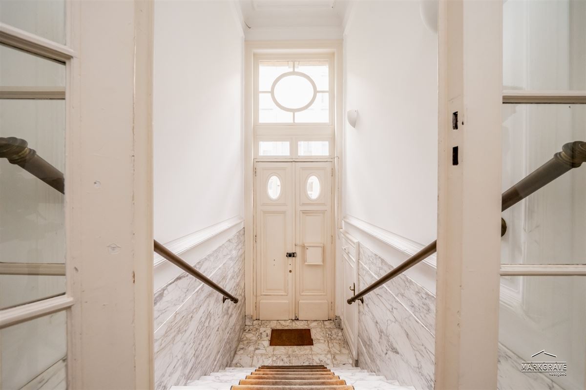 Karaktervol appartement in beaux-artstijl met authentieke elementen