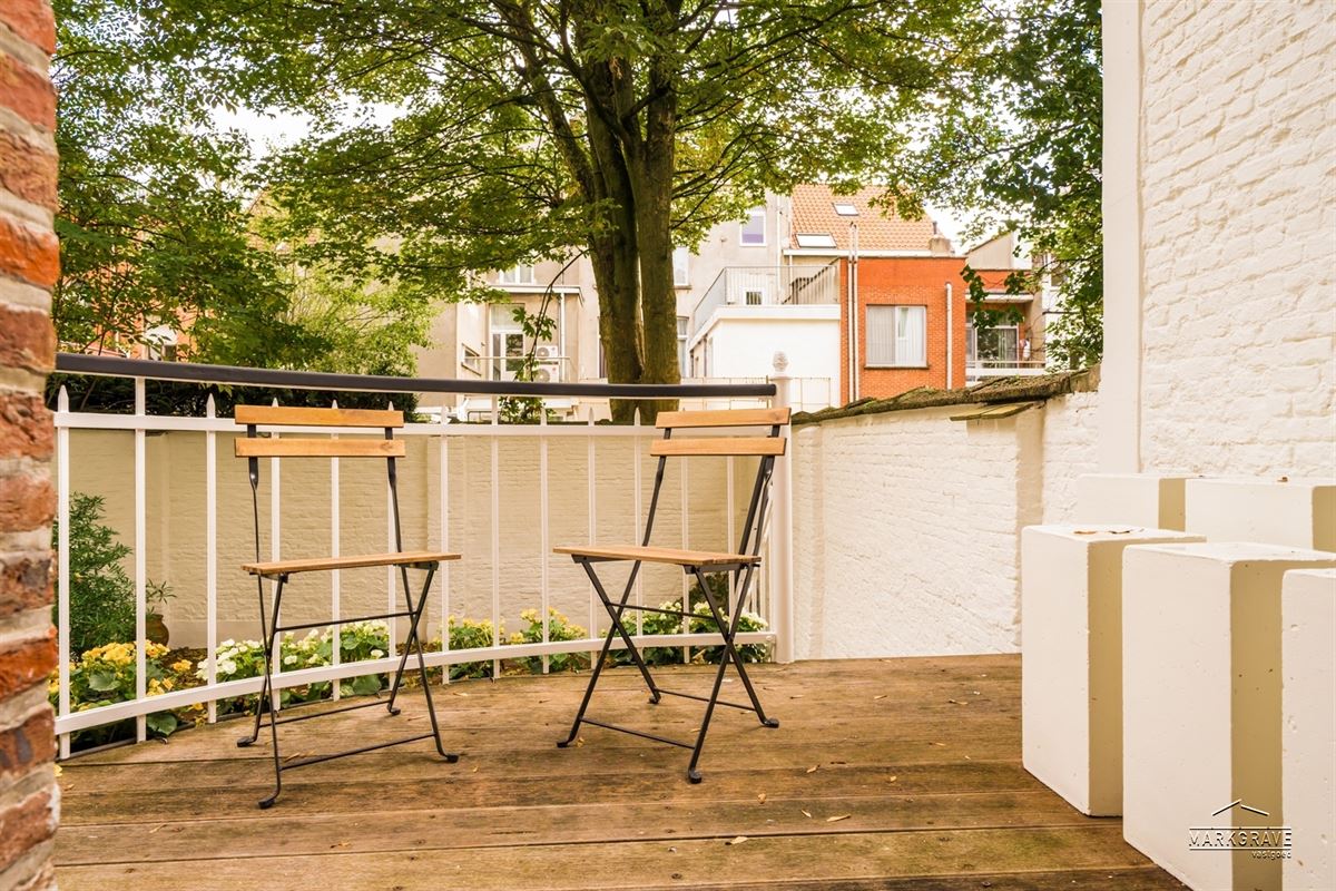 Karaktervol appartement in beaux-artstijl met authentieke elementen