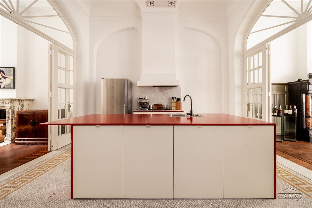 Karaktervol appartement in beaux-artstijl met authentieke elementen