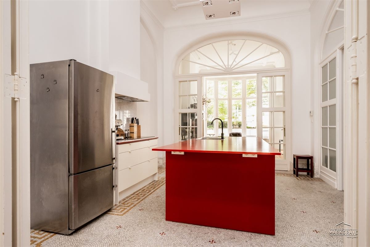 Karaktervol appartement in beaux-artstijl met authentieke elementen