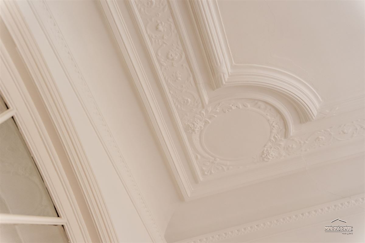 Karaktervol appartement in beaux-artstijl met authentieke elementen