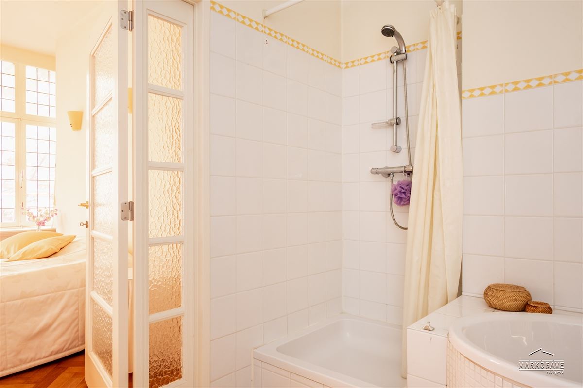 Authentiek 16e-eeuws Stadshuis in het Historisch Hart van de Stad