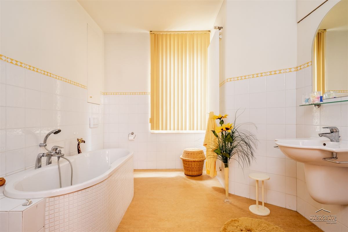 Authentiek 16e-eeuws Stadshuis in het Historisch Hart van de Stad