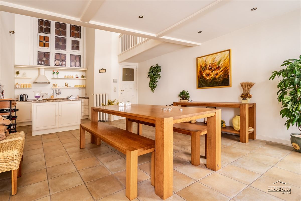 Authentiek 16e-eeuws Stadshuis in het Historisch Hart van de Stad