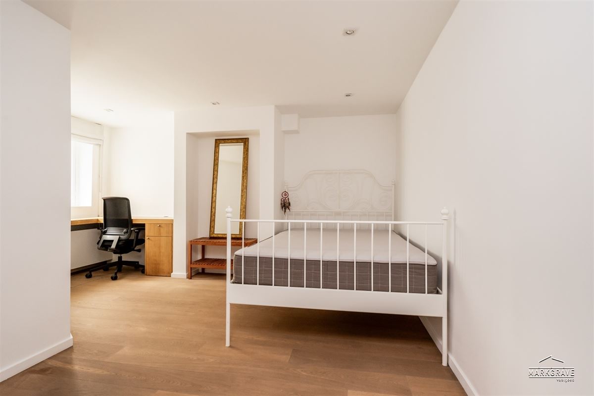 Karaktervol appartement in beaux-artstijl met authentieke elementen