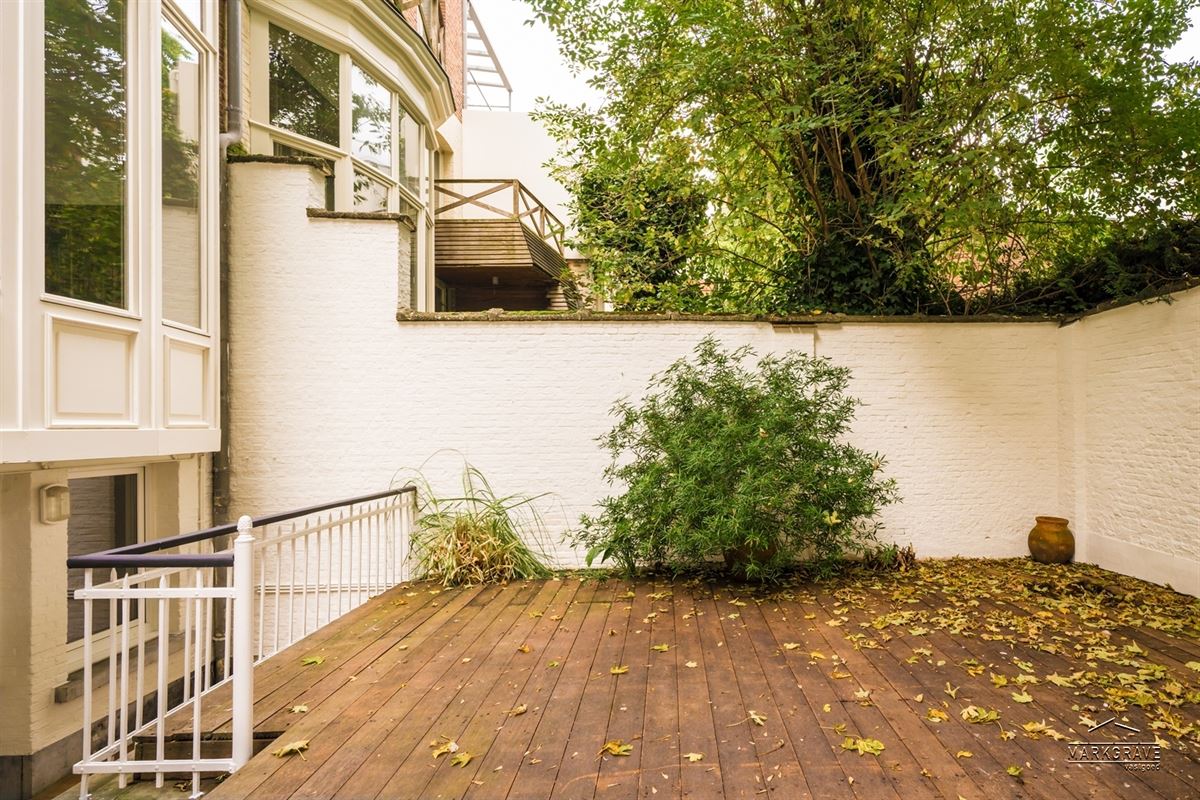 Karaktervol appartement in beaux-artstijl met authentieke elementen