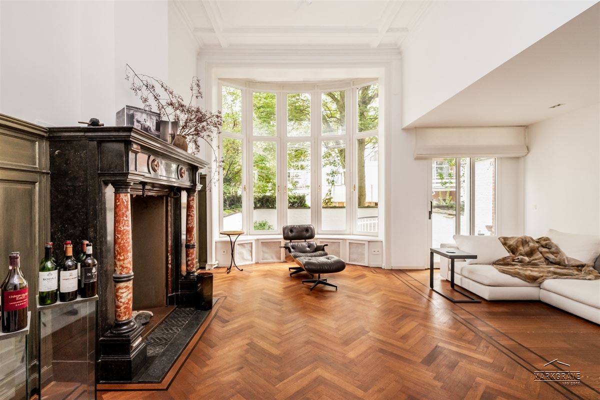 Karaktervol appartement in beaux-artstijl met authentieke elementen