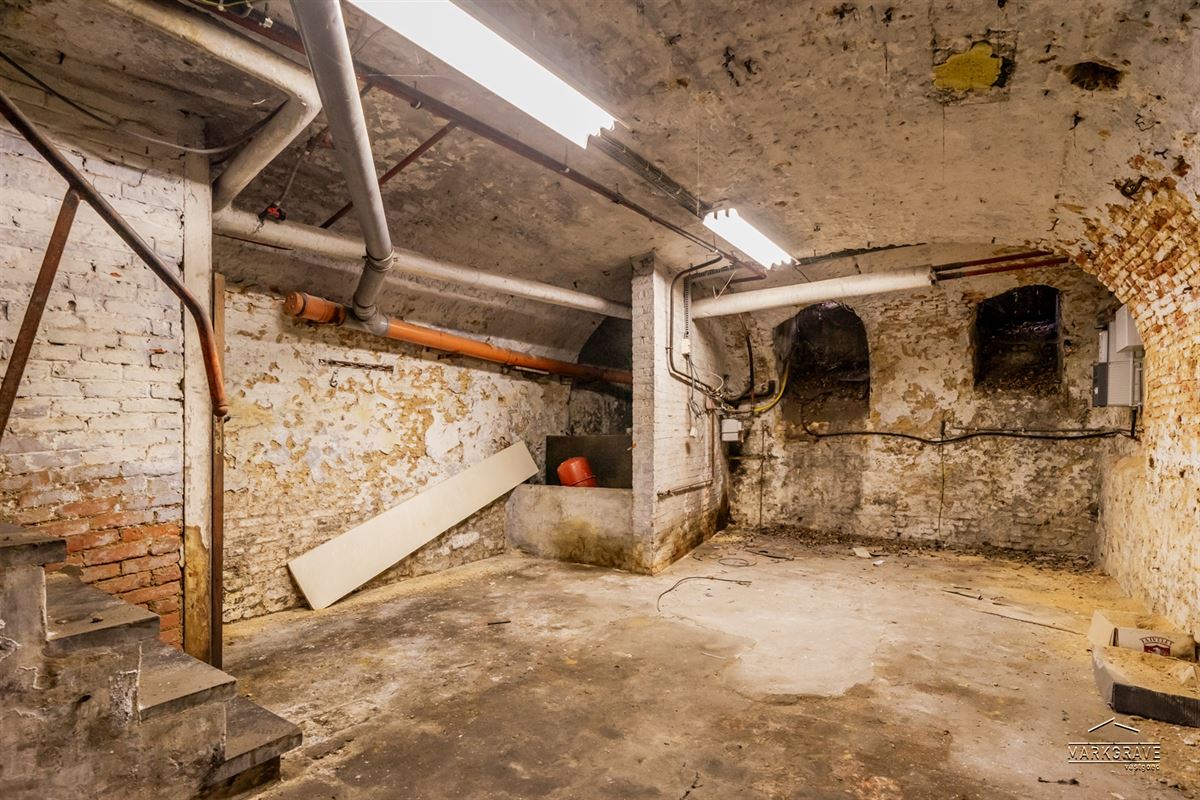 Authentiek 16e-eeuws Stadshuis in het Historisch Hart van de Stad