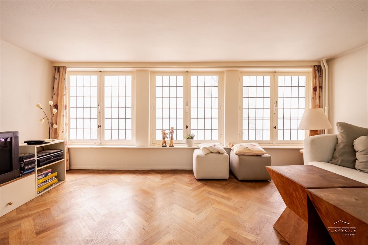 Authentiek 16e-eeuws Stadshuis in het Historisch Hart van de Stad