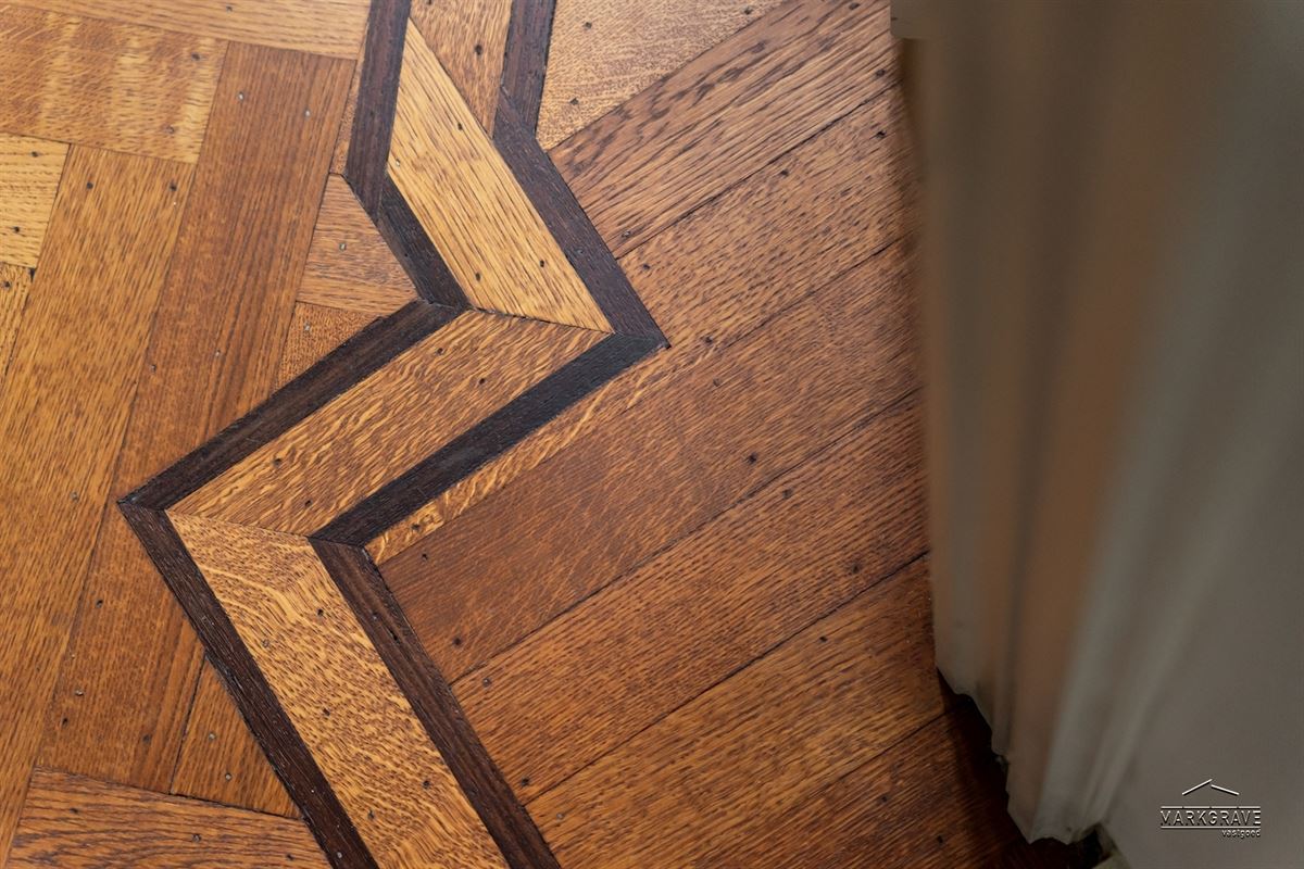 Karaktervol appartement in beaux-artstijl met authentieke elementen