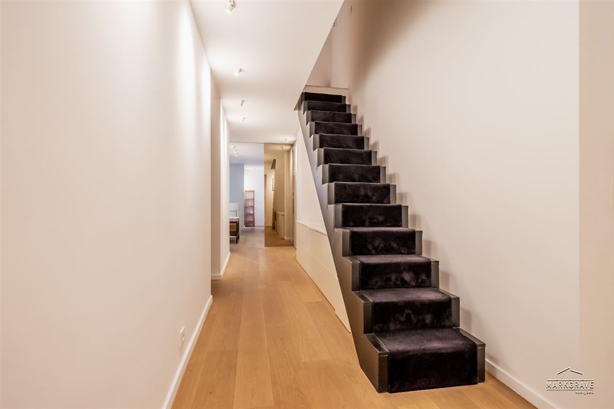 Karaktervol appartement in beaux-artstijl met authentieke elementen