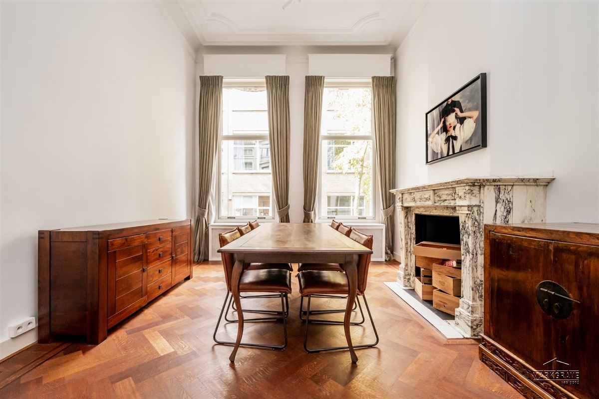 Karaktervol appartement in beaux-artstijl met authentieke elementen