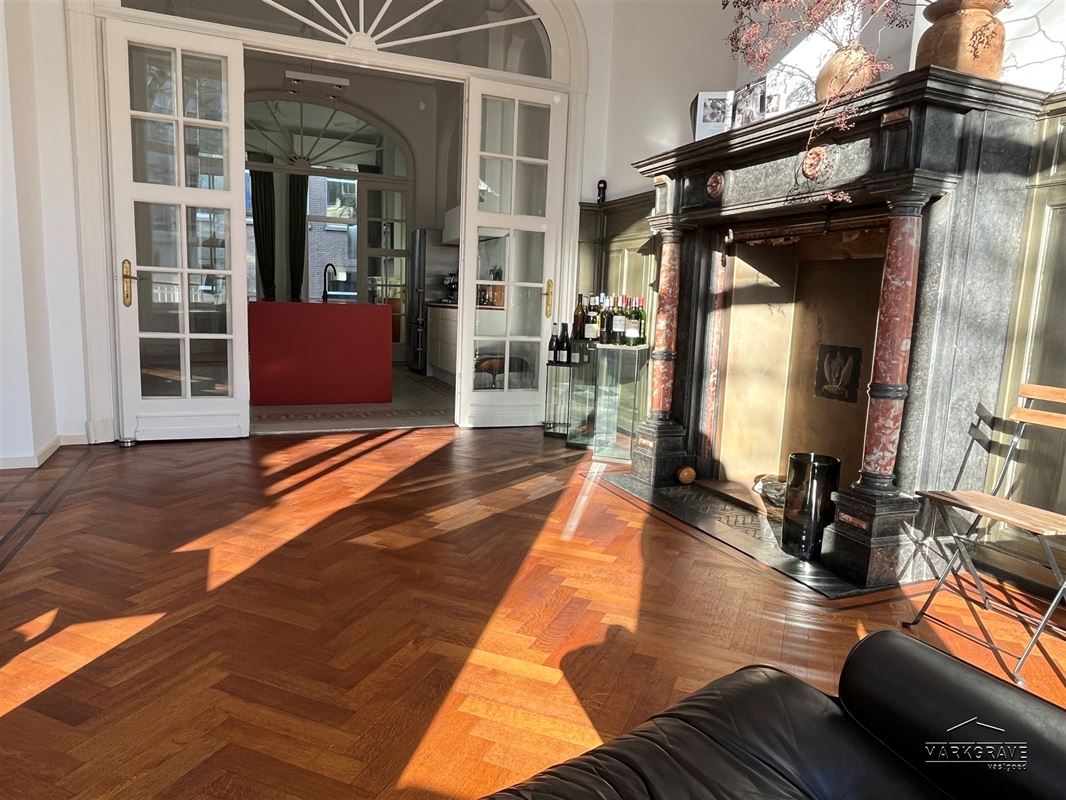 Karaktervol appartement in beaux-artstijl met authentieke elementen